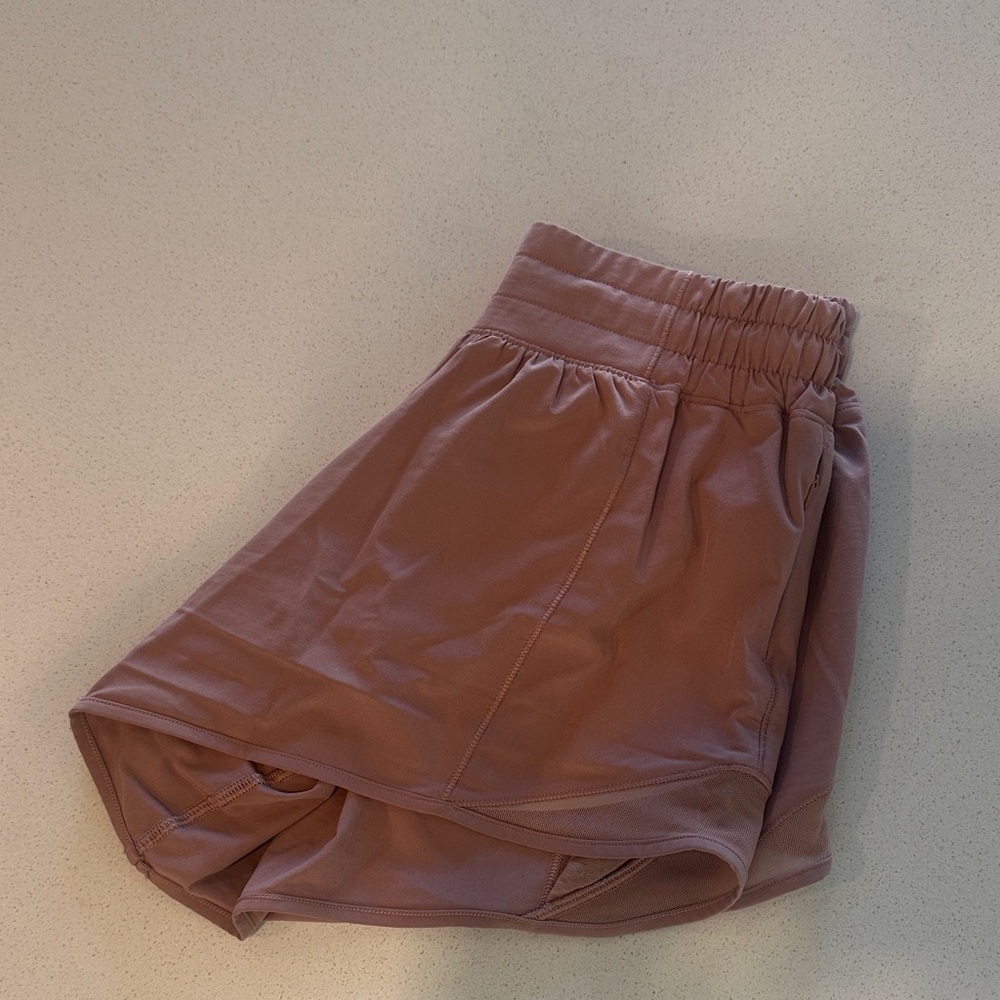 Lululemon Women’s Hotty Hot Low-Rise Lined Short 2.5”